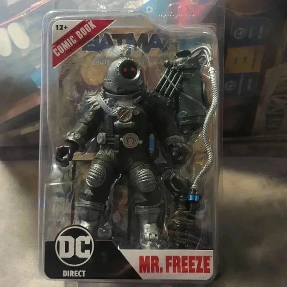 Mr.Freeze w/Batman Fighting the Frozen Comic (DC Page Punchers) 7" Figure - Picture 3 of 5